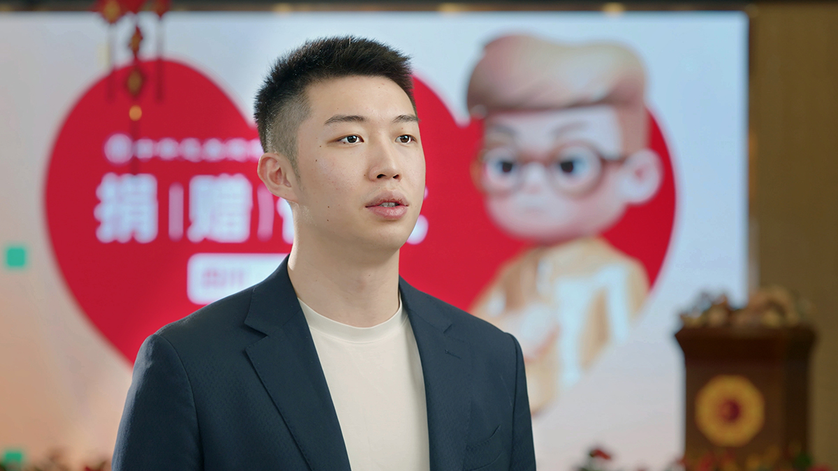 华隆总采访.jpg 华隆总采访.jpg